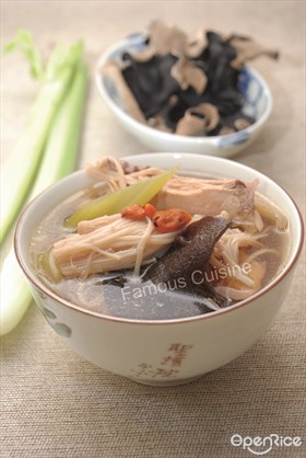 Black Fungus and Enokitake Black Chicken Soup Recipe 木耳金姑炖乌鸡汤食谱