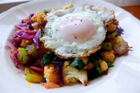 Paleo Vegetable Hash with Fried Egg 蔬菜哈希加煎蛋