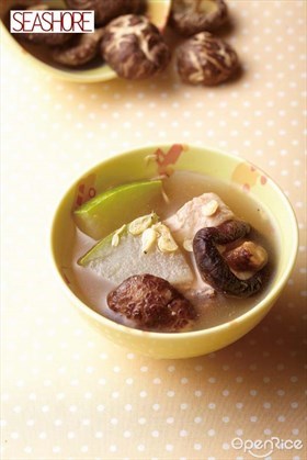 Dried Shrimp Soup with Chinese Mushroom and Winter Melon Recipe 虾皮冬瓜花菇煲瘦肉汤食谱