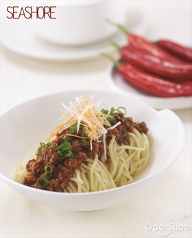 Noodle with Minced Meat Sauce Recipe 炸酱面食谱