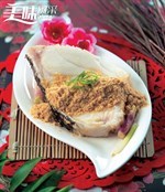 Steamed Cod Fish with Soybean Crumbs Recipe 豆酥蒸银鳕鱼食谱