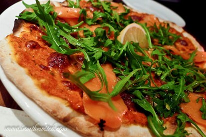 Salmon pizza