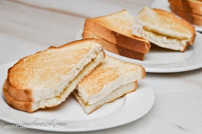 Toasted bread with butter and kaya