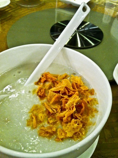 Porridge with lean meat and century egg