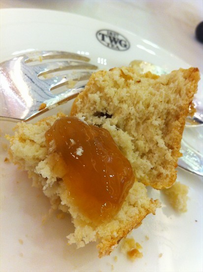 scone with tea jelly