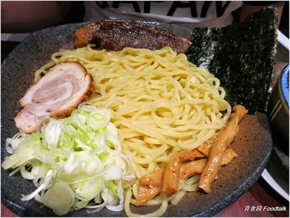 Kakuni Tsukemen RM31 干拉面加上汤汁 , 我觉得不那汤不够浓稠，沾不上面条