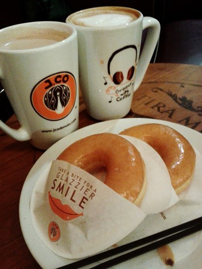 Hot chocolate and hazelnut latte with complimentary donuts