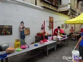 Tong Bee's Stall