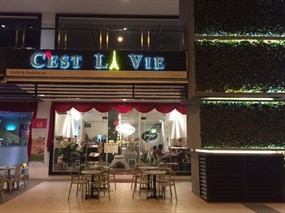 C'est La Vie Cafe & Restaurant
