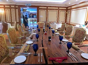 Connoisseurs Lounge & Restaurant