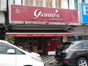 Gianni's Trattoria restaurant & cafe