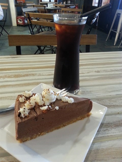 Balance of chocolate and cheese in a piece of cake~