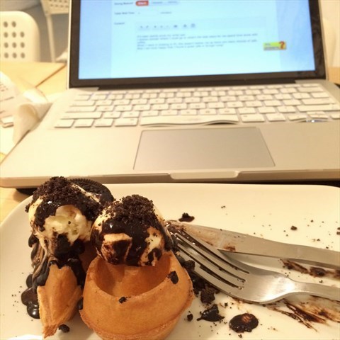 I ate half of my waffle while writing this review on open rice:)