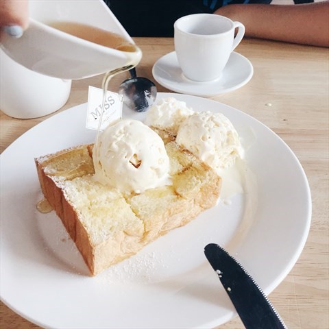 Fluffy Thick Toast with rich and creamy vanilla ice cream, topped with sweet honey