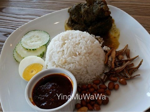 Nasi Lemak with Chicken Rendang Rm6 味道虽普通，但以这个价格已经很合理了。