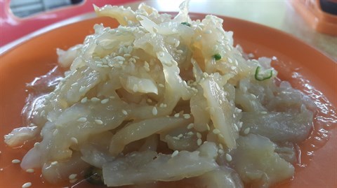 Jelly Fish with Lemon Juice, this tasty cold dish starter is one of their signature dish, sweet, sour and slightly spicy   